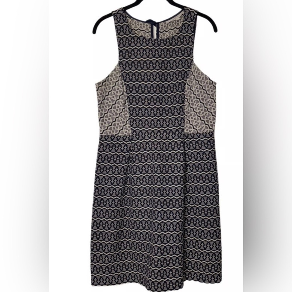 LOFT Pleaded Shift Midi Navy and Cream Geometric Dress Sz 10 - Picture 2 of 7